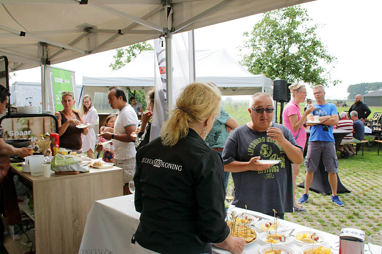 9-6-2018 - Proeverij in zomersfeer door de PLUS in Waarder_20